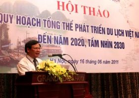 Tổng cục trưởng Tổng cục Du lịch Nguyễn Văn Tuấn phát biểu tại hội thảo